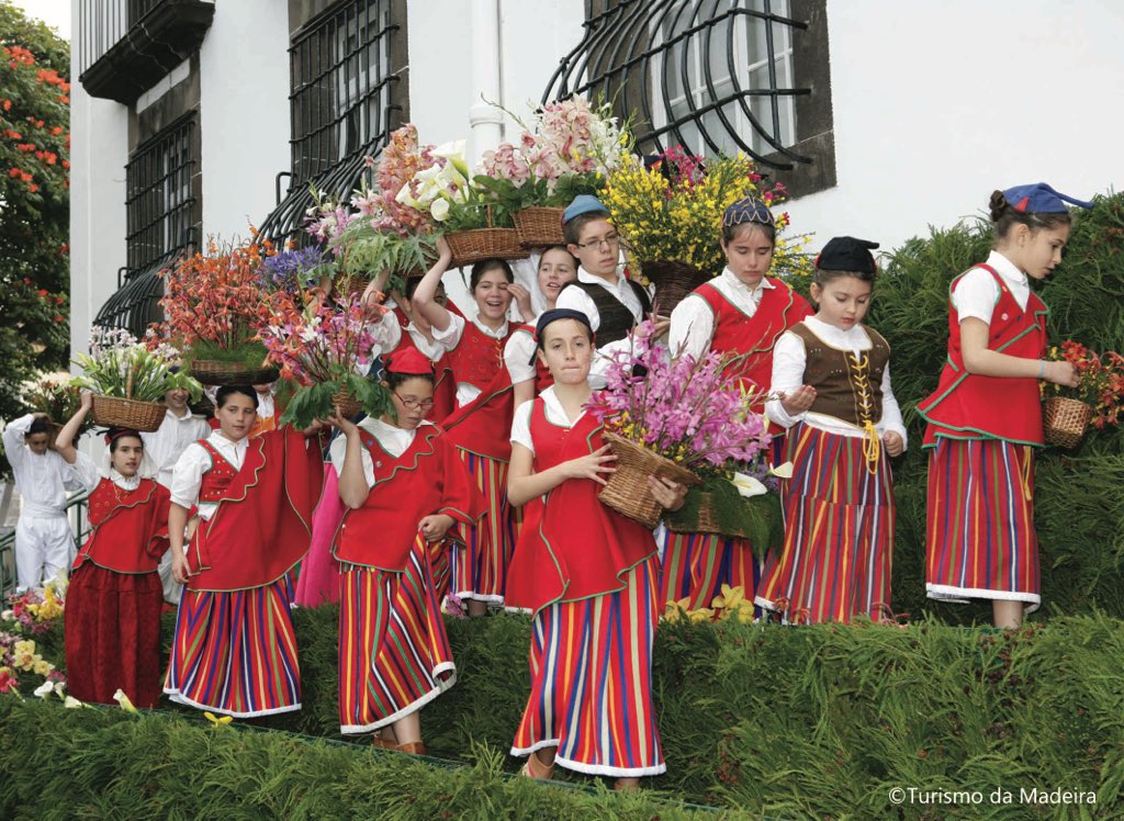 hang_jd's tweet photo. #HNA Group 25th Anniversary Special Offers Travel to Portugal and exclusively get 25% discount of you tickets. Enjoy the delicous Chocolate festival and romantic Flower festival with your family and your lovers. For more information please visite https://t.co/ffTHHCM77T #Portugal https://t.co/IAWLMtJCMx