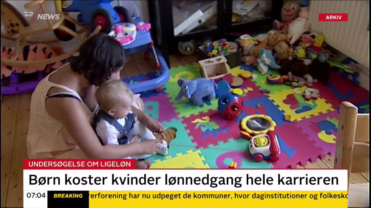 NannaHojlund's tweet image. Vi skriver 2018!  På tide, at vi får rettet op på skævvridningen mellem mænd og kvinders løn - åbenhed omkring løn er en af vejene til at  få rettet op på løngabet #ligeløn #deldinløn