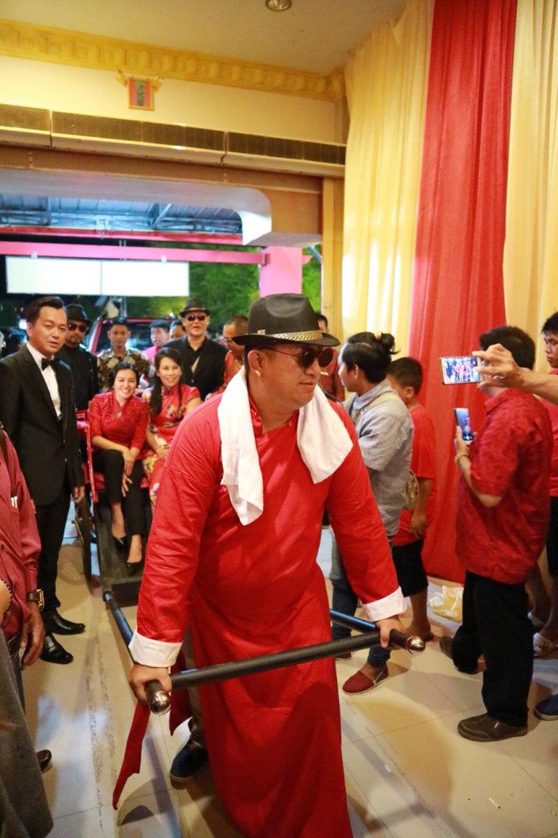 dr_karolin's tweet photo. Imlek selalu identik dengan warna merah. Warna yg menjadi simbol pengharapan di tahun baru, bahwa kesedihan dan kegelapan akan sirna digantikan kebahagiaan. Merah juga kerap dimaknai sebagai lambang kebaikan hati, kebenaran dan ketulusan hati. https://t.co/jRC4UBgFJS
