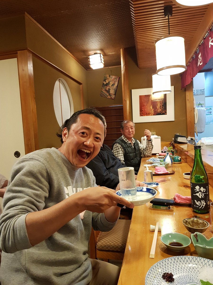 下田に移り住んだ元広告代理店の向原さんと「花水季」で乾杯
 
ここはいい店だなあ、と思って話してるうちに、亡くなった姉がよく来ていた店だとわかった。姉ちゃん旨い店知ってるな。新聞はたま… 