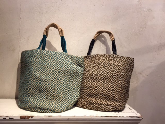 nR_kichijouji's tweet photo. Maison Bengalよりダイヤ柄カゴバッグが入荷しております。
デイリーに持ちやすい程良い大きさのカゴバッグは、本格的なシーズン前には完売の予感です。
是非お早目に。

Maison Bengalダイヤ柄カゴバッグ (GREEN・BLACK) 8,800yen+tax

#nestRobe #ネストローブ #吉祥寺 #MaisonBengal https://t.co/ShfZXjKQed