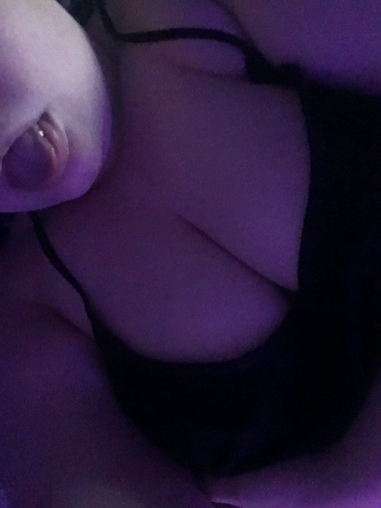 MLuxurykiller's tweet photo. What little pig is going to make me a happy happy goddess? #findom #paypig #humanatm #humiliateyou #payme #letmeuseyou https://t.co/fL7Cmg1Hqs