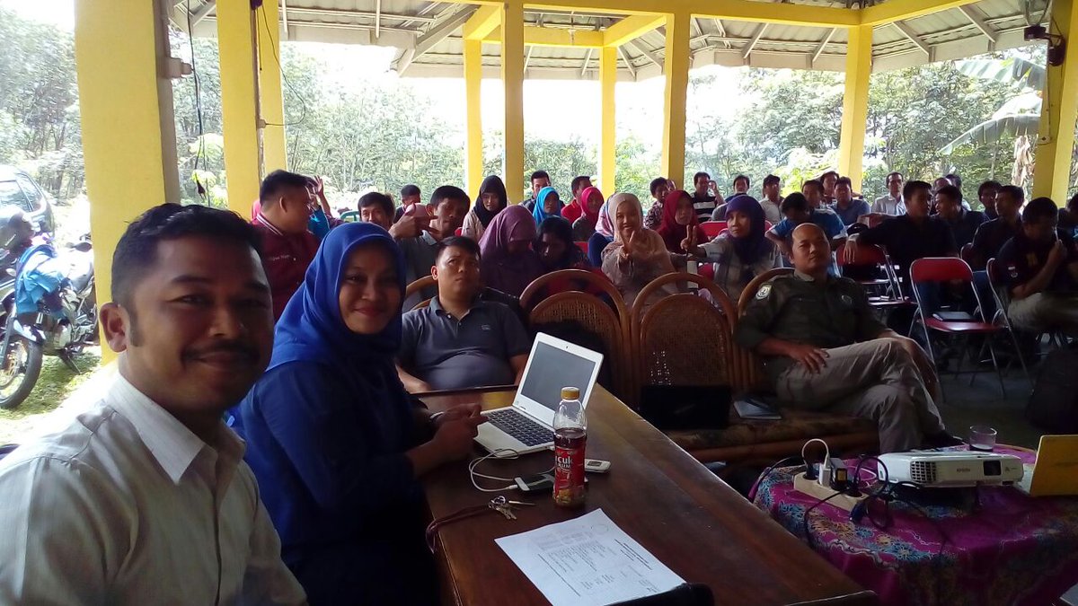sudirjosp's tweet photo. Rakor awal bulan TA. PD PLD. 6 Maret 18 kabupaten #bengkuluutara
#padatkaryatunai
#perbub
@tppi_p3mdbkl
@EkoSandjojo
@jokowi https://t.co/e8CR8Ul5xv