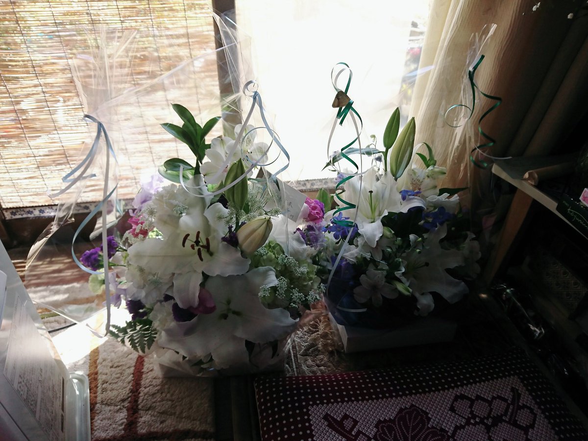 LOVERSmizuki's tweet photo. 3月3日 母の一周忌を終えまして、本日3月6日が命日です。たくさんのお花とお心遣い、みなさま本当にありがとうございます *ˊᵕˋ*  @herb3chan https://t.co/QdNJtcRNHN