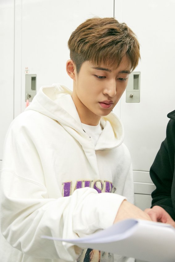 iKON_Global's tweet photo. #iKON 2018 PRIVATE STAGE [RE·-KONNECT] : VCR behind the scenes - Hanbin

https://t.co/CwGFaHz1Ye https://t.co/5THf0T2b1G