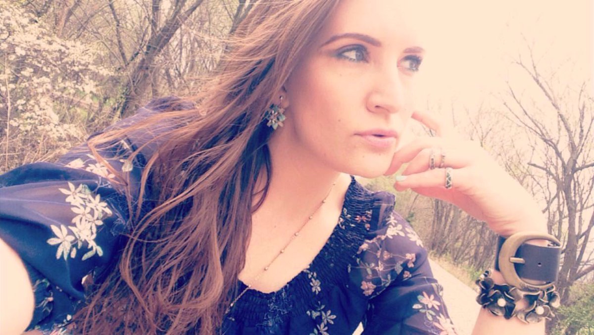 trendycoral's tweet photo. Sometimes in the wind of change, we find our true direction.
🌬🍃🌷
#windy #windblownhair #windblown #nebraska #model #modelgirl #modelingshoot #wannabemodel #modellife #trendyfashion #womenswear #womensfashion #fashion #fashionista #contemplation #comtemplating #contemplative https://t.co/ochdnloZLJ