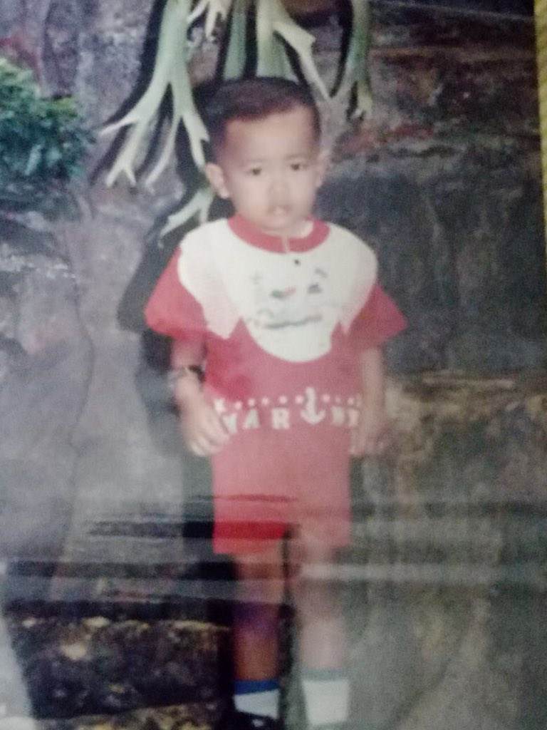 Coba tebak siapa ini wkwkwk