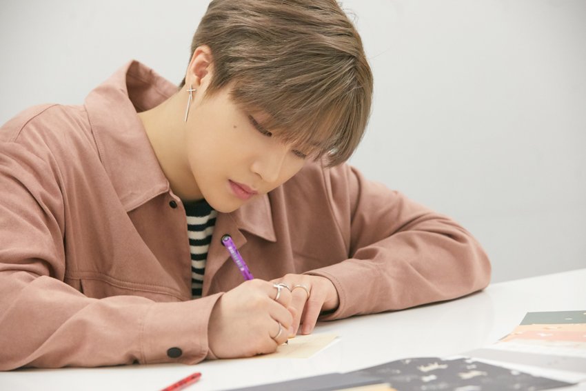 iKON_Global's tweet photo. #iKON 2018 PRIVATE STAGE [RE·-KONNECT] : VCR behind the scenes - Jinhwan

https://t.co/CwGFaHz1Ye https://t.co/f8XVRTEleP