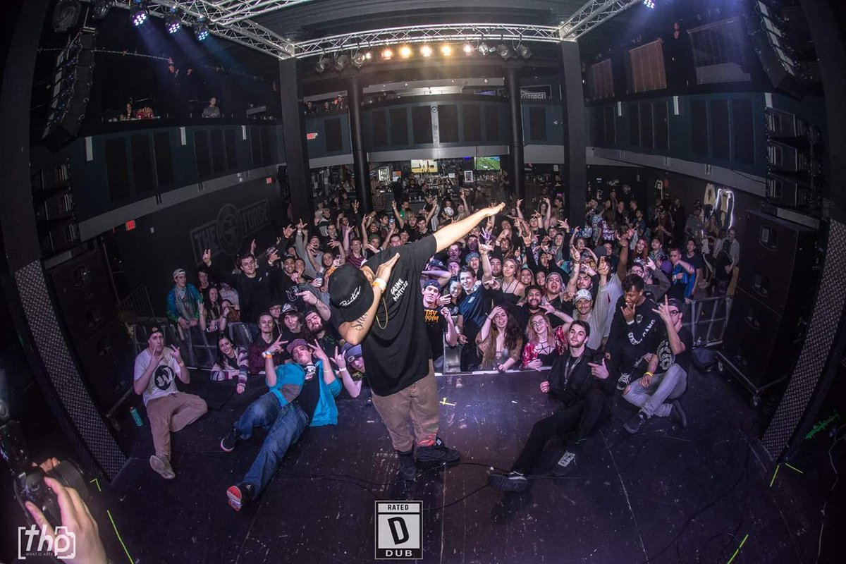 illferrel's tweet photo. My life is rad and my second job and family rule. Shouts to @StayGoldChiCrew for having me on their team and taking such good care of all of us. Shouts to @_CHMST @uburdub @ectodubs and @theofficialhesh for the energy and love. Best bday ever! 😭💞💘 #Riddim #RatedDub #StayGold https://t.co/v8FP2IVonQ