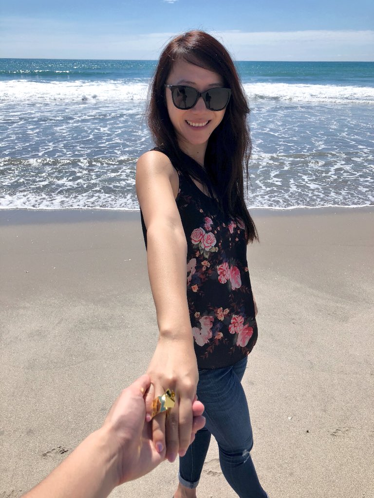 CelinaLin's tweet photo. He asked in the best way he knows how, the #bustonoko way with a ring made of gold cellophane.
Guess what my reply was? https://t.co/Wlq2doLb6E