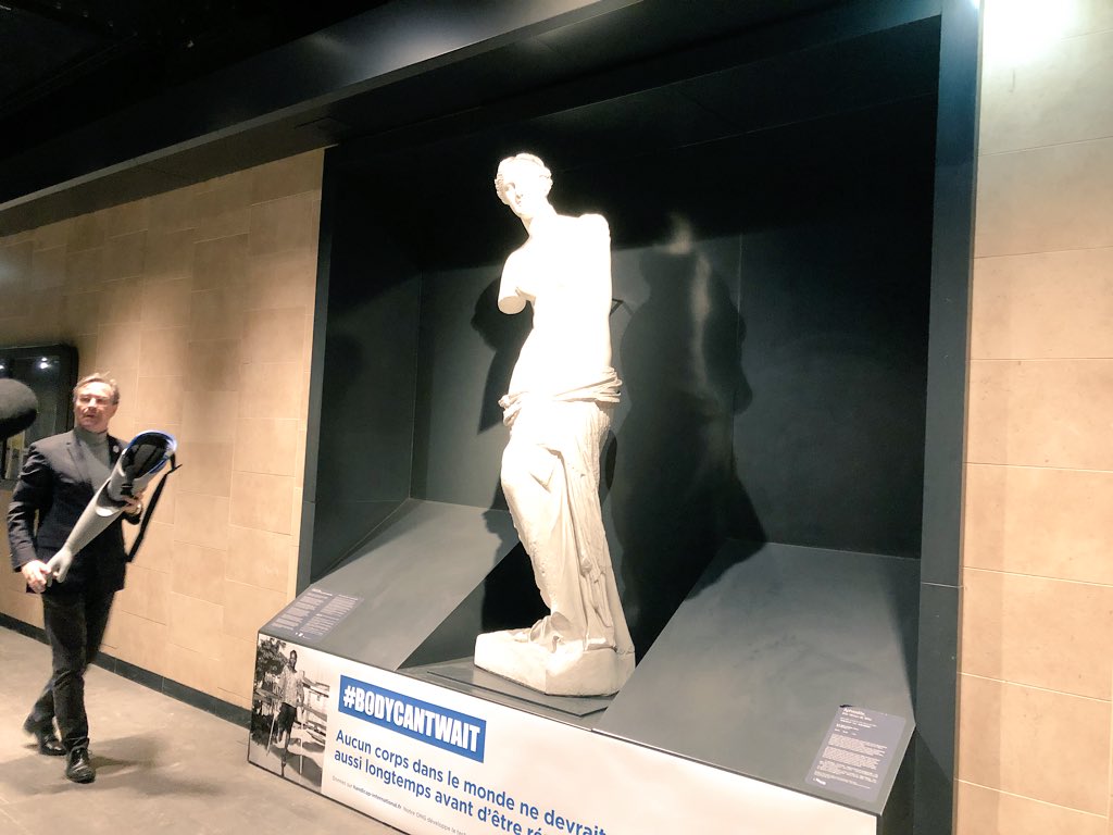 HI_france's tweet photo. Aujourd’hui pour la Vénus de Milo l’attente est finie. Elle a enfin reçu ses prothèses.

Dans le monde 100 millions de personnes attendent encore des prothèses ! #bodycantwait https://t.co/ikVLRP5hrY
