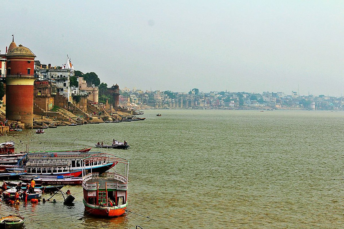 AkashvaniAIR's tweet photo. 'Benaras is older than history, older than tradition, older even than legend and looks twice as old as all of them put together'
                                   -Mark Twain
Stunning #Varanasi captured by Piyush Kunwar Kaushik for AIR.
#IncredibleIndia https://t.co/YL6MwWjJXq