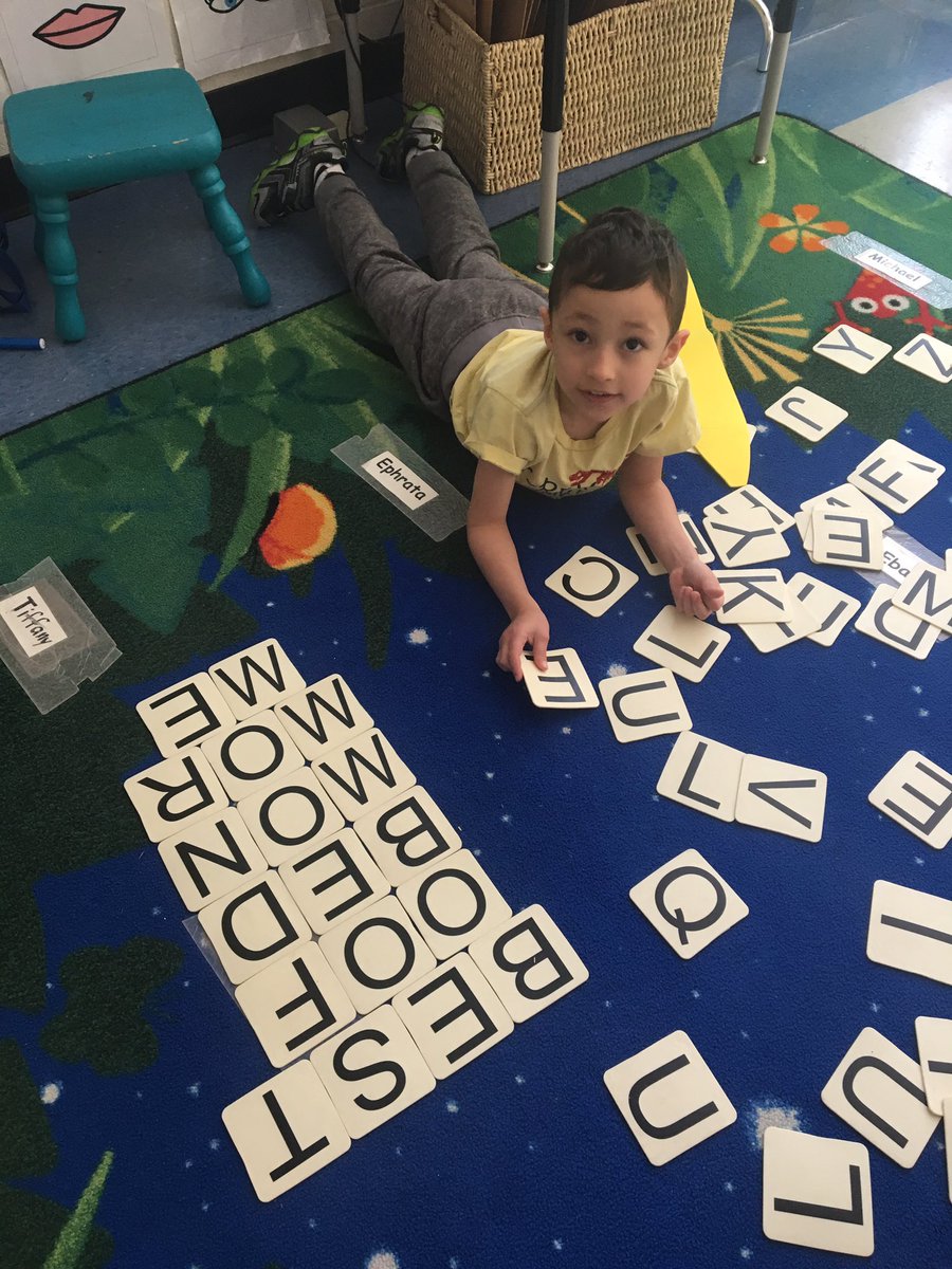 resurreccion102's tweet photo. Thanks @ShoneTammy for the Banana gram #literacy @fort_rouge @PennyMorka #FDKwsd https://t.co/AGyzk7w7H4
