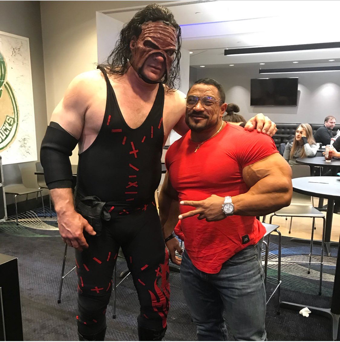 えぇ。

サイズ感訳わからんことなってる。

ケインクソでかいし
ローリークソでかい

なんなんこれ