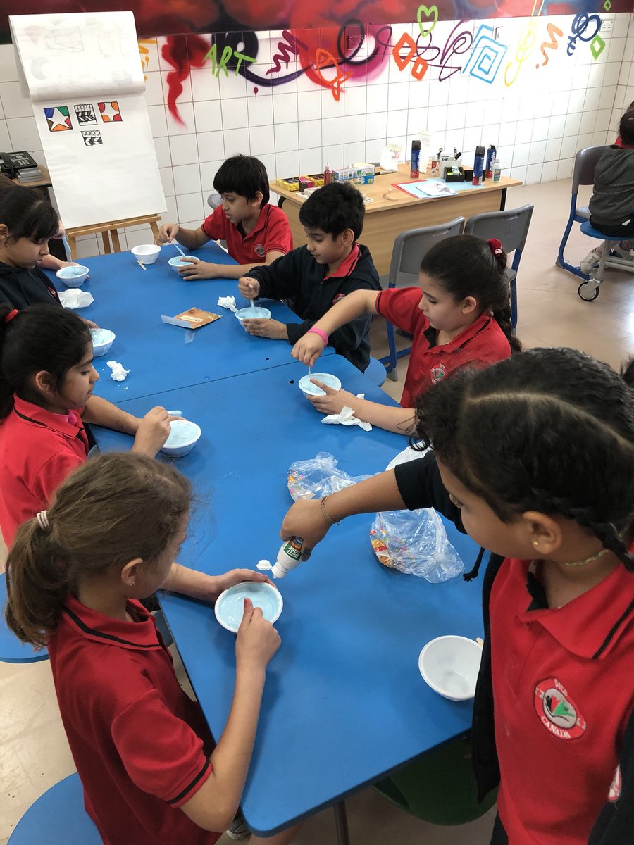 KUWTKinder's tweet photo. Great turnout for Grade 5 led DIY club. #OICSnewsletter https://t.co/rwpqVs0hTb