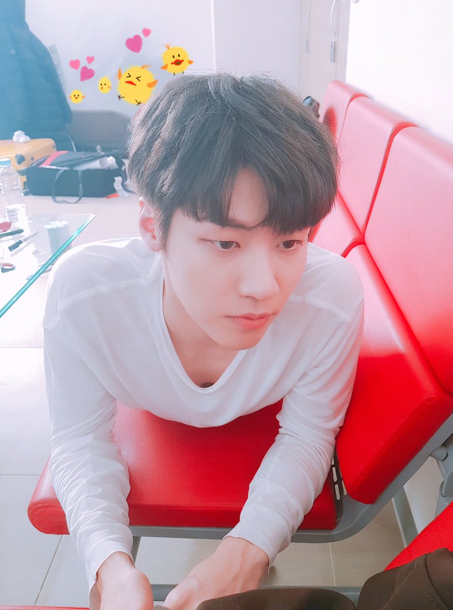 NFlyingofficial's tweet photo. [📷] 멍- 때리고싶은 화요일 오후😶
승짱이랑 같이 머어어엉😐

#엔플라잉 #NFlying #이승협 https://t.co/KRkNx9pD86