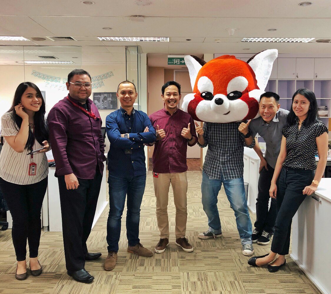 seandih's tweet photo. Please come to our planet..you can feed our Freddy the Red Panda! 😎😎😎
@RedPlanetID 

#RadlerNonAlkohol #TemanMakan @BintangID @hardrockfm https://t.co/at1wDtkKcT