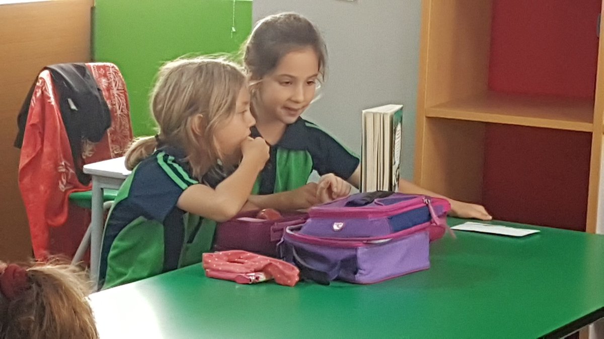 GCSPYPLANGUAGE's tweet image. When you know you should be filling up on food but you just got a brand new book! #gcsbookweek #behappybegcs