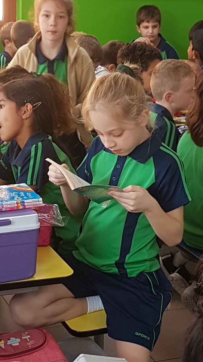 GCSPYPLANGUAGE's tweet image. When you know you should be filling up on food but you just got a brand new book! #gcsbookweek #behappybegcs