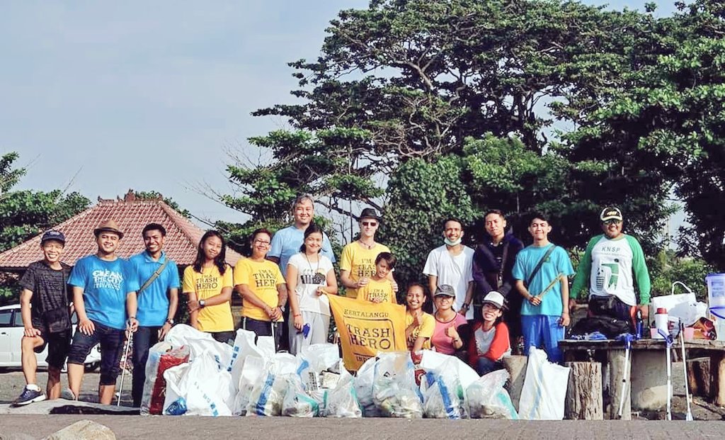mkai_bali's tweet photo. Clean the beach at Biaung Beach every sunday morning with Trash Hero Kertalangu. https://t.co/NEz0bhaDJK