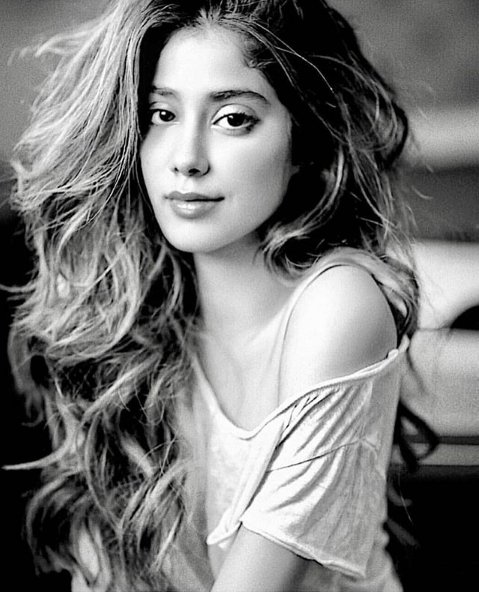 HELLO_Pak's tweet photo. Happy Birthday Jhanvi Kapoor!!🎆🎇 Wishing you happiness, love and peace! Late Sridevi's beautiful daughter turns 21 today💥 #hellopakistan #hellomagazine #birthdaywishes #morningwithhello #morningposts #instaposts #instalove #jhanvikapoor https://t.co/kp67LIWBWe