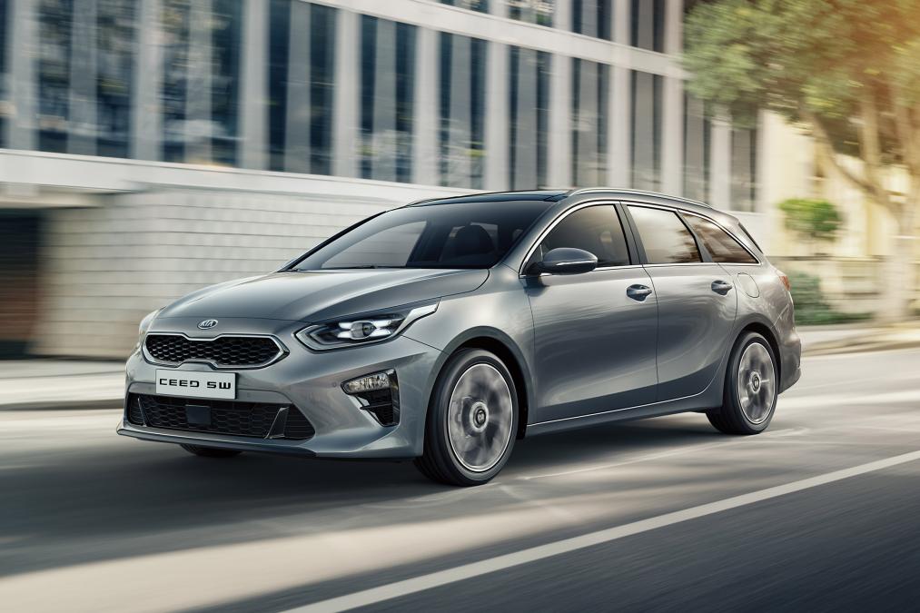 AutoExpress's tweet image. The new #Kia #Ceed Sportswagon has been revealed to join the hatch in the range. What do you think? aex.ae/2oUqiWT