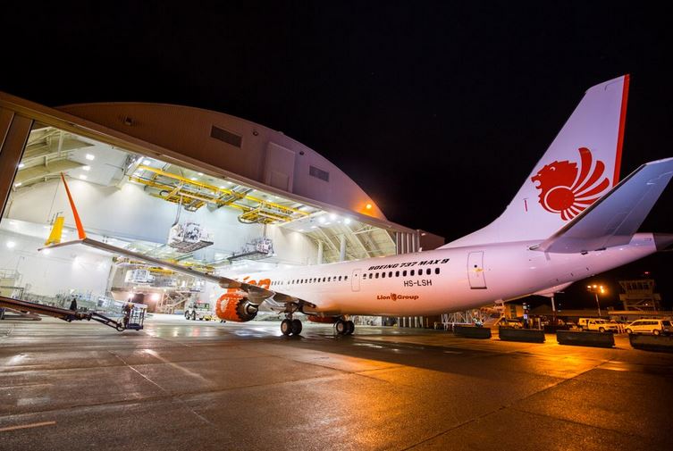 BoeingFrance's tweet image. La peinture est fraîche, il est presque prêt à découvrir sa maison d'accueil! Le tout 1er #737MAX 9 du client de lancement @lionairgroup va bientôt être livré #ThinkMAX