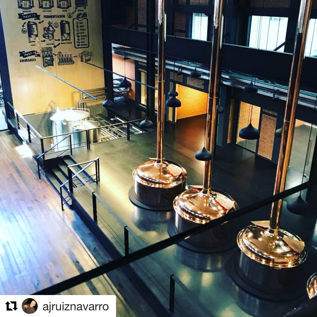 KronesAG's tweet image. What an awesome shot of our craftbrewer #MicroCube🔥 Thanks for sharing @ajruiznavarro 👏🏼
#GermanBlingBling #Steinecker #Krones #KronesAG