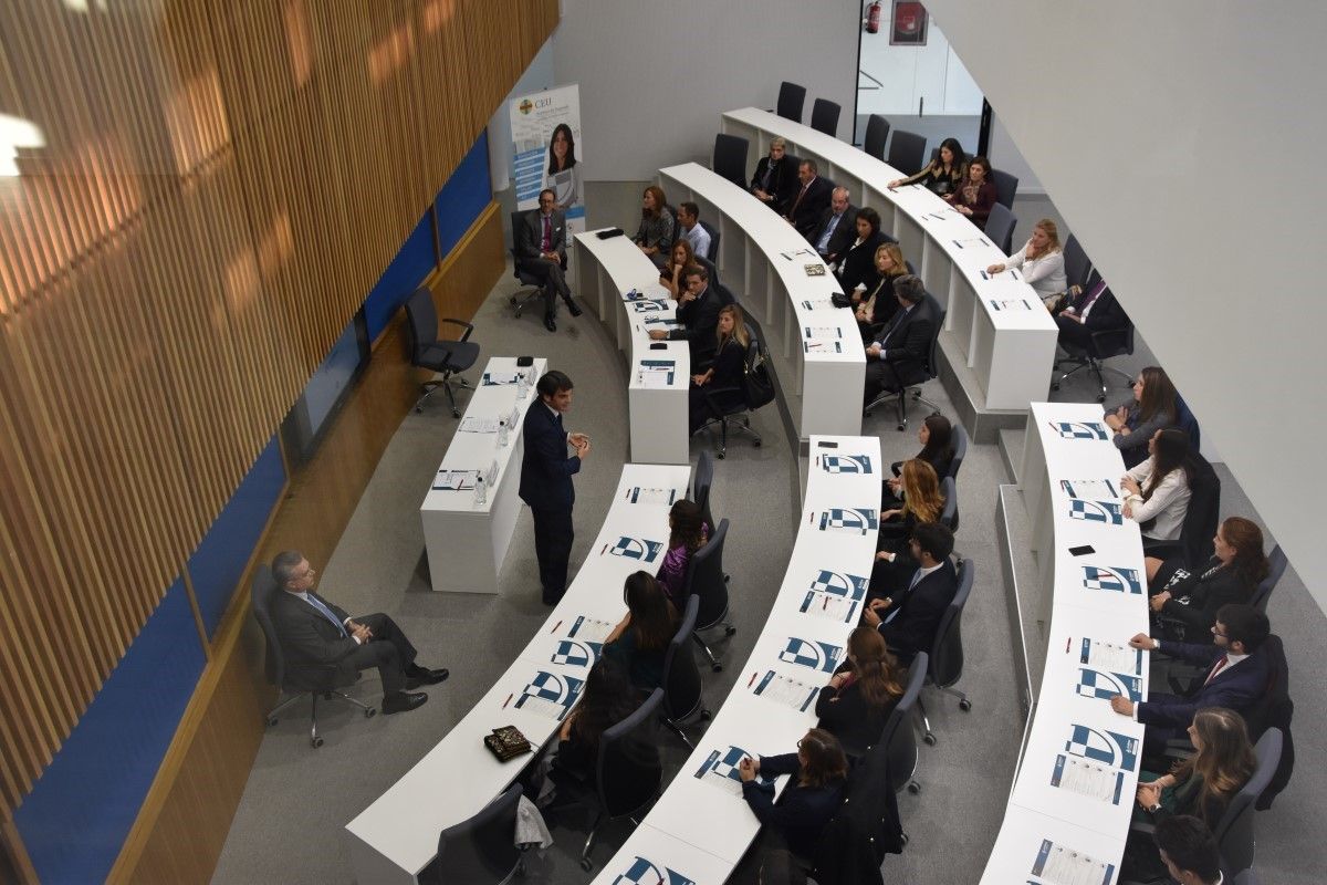 #HOY CEU Andalucía acoge el Ciclo de Conferencias de Alto Impacto organizadas por Excellence Business Club con Luis Salido y Miguel Alemany  <a href="/EBCBusiness/">EBC Business Point</a> <a href="/JMGAlorda/">JMGAlorda</a> 
buff.ly/2FbNmvc #eresloquehaces