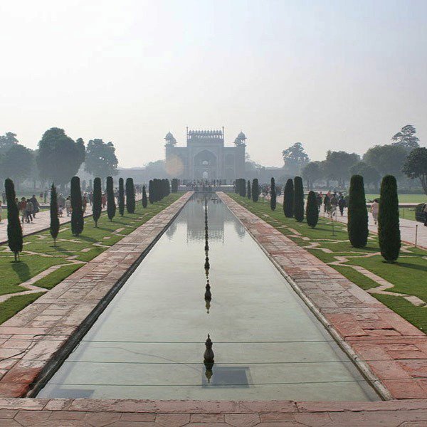 etajmahaltour's tweet photo. #TajMahal Garden
A wide garden designed in Persian pattern; four subparts by two crossing in the centre. The garden is decorated with Cyprus &amp; fruit bearing trees
#tajgarden #whitemarbles #whitebeauty #persianpattern #agra #agratourism #indiatour #incredibleindia #etajmahaltour https://t.co/IvYUup00T9