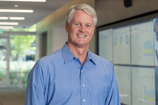 Anna_F_Taylor's tweet photo. Has @servicenow earned the mantle of "strategic software platform"? CEO John Donahoe makes the case that it has and @bobevansIT agrees. Here's why: https://t.co/w2SjP7xHt8 https://t.co/4n5tYM4Uqc