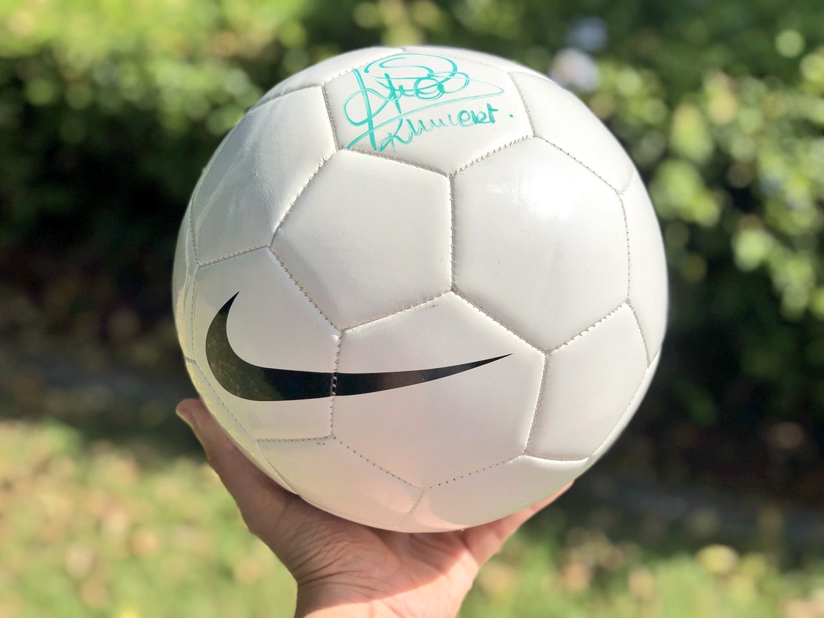 YesWeCrann's tweet photo. WIN WIN WIN!! 🎉

If you want to win a #LaLiga goodybag and this football signed 📝 by Barcelona and Holland legend, Patrick Kluivert, then here you go!! ⚽️🇪🇸

To enter, just RT this tweet. It’s that simple. #FCB https://t.co/U20QLPisH3