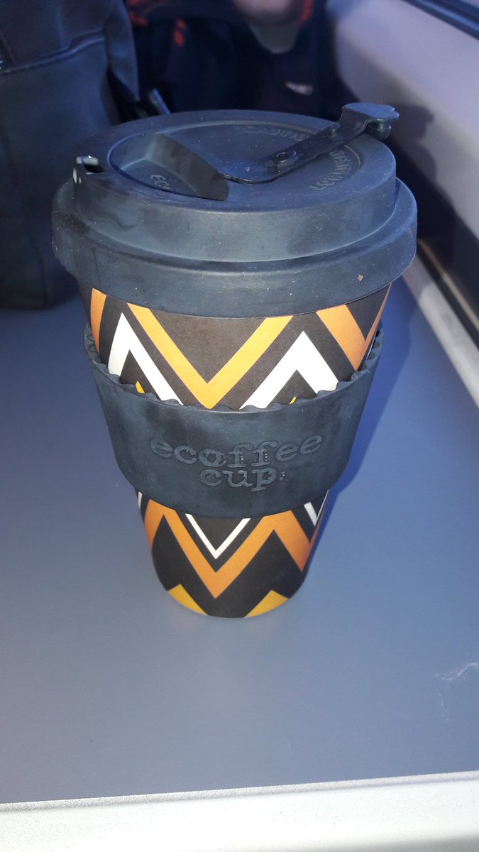 Larkebird tweet media