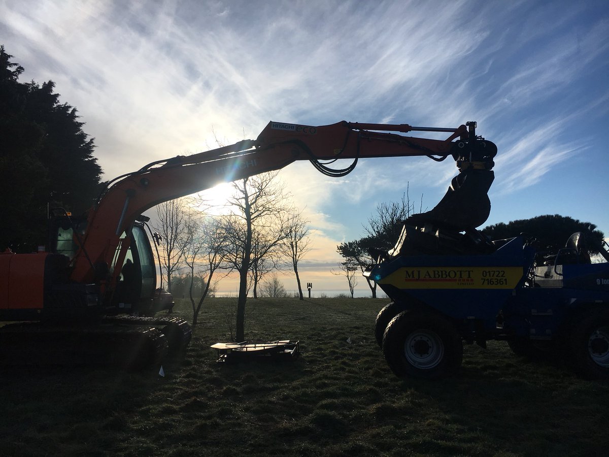 torquaygolfclub's tweet photo. And so it begins . New holes , better practice facilities @MJAbbottLtd @EDI__ADI #riveraviews @TorquayProShop https://t.co/A3oeiZSYjS