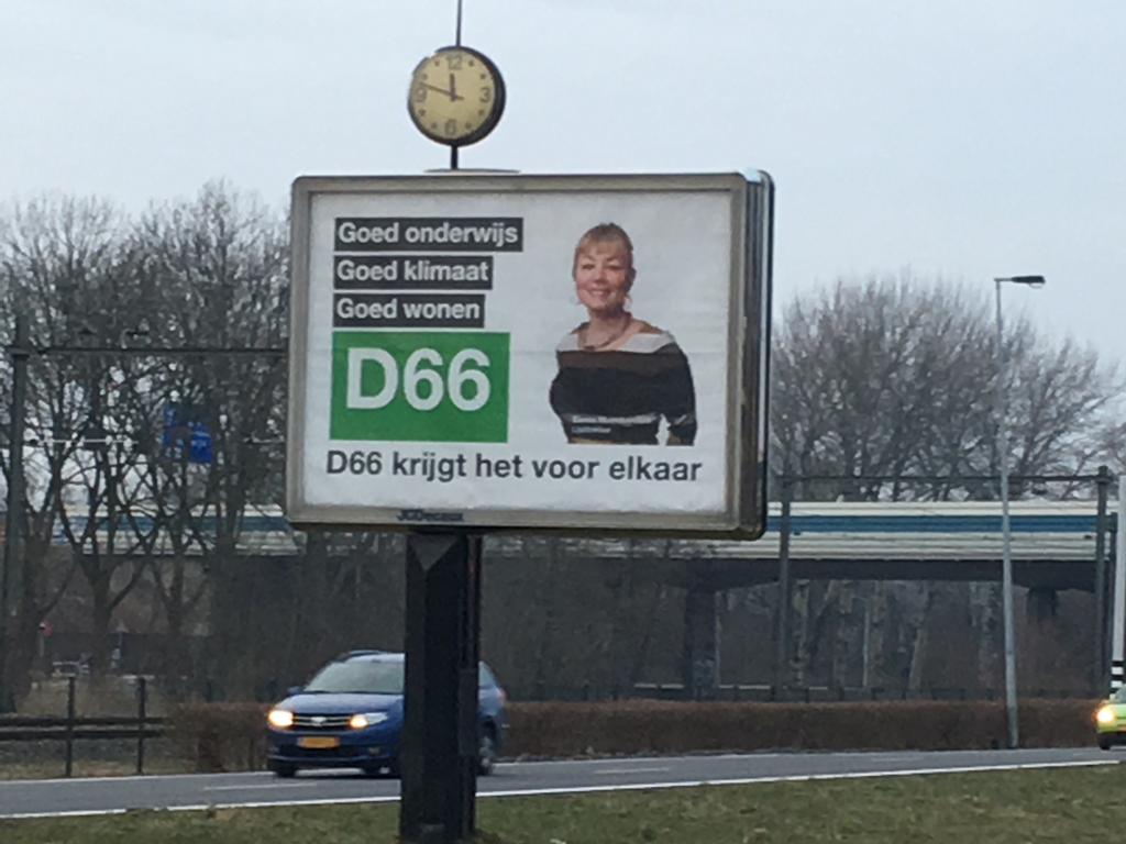 DeOrkaan's tweet photo. Creatief campagne voeren, deel 2: bitterballen, bierviltjes en billboards: Volkstem, @VVD_Zaanstad @D66Zaanstad @DZaanstad en Partij voor de Dieren https://t.co/Jde6oZdJrs https://t.co/vpQSJLCWZQ