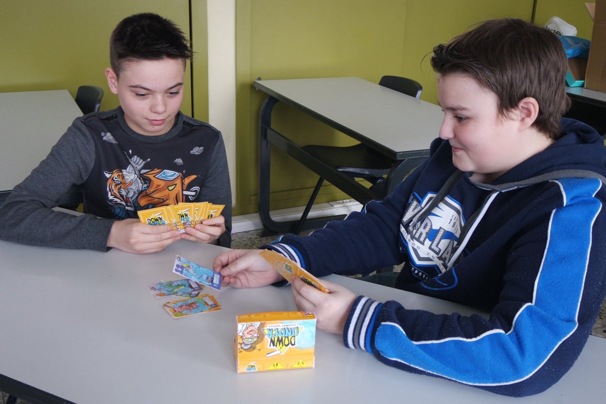 Xpluslommel's tweet photo. Naar jaarlijkse gewoonte hebben de leerlingen '2 Economische voorbereiding' een #minionderneming opgericht. Dit schooljaar hebben ze een eigen #gezelschapsspel ontworpen en geproduceerd: 'Down Under'. De opbrengst van de verkoop gaat naar @NHCopglabbeek . https://t.co/92RVRBYi50