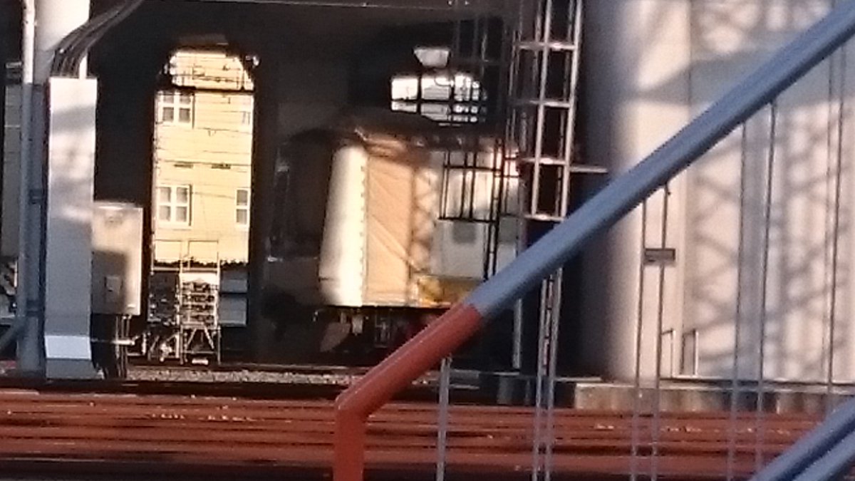 getchurichuri's tweet photo. ブレーメン行く前に
元検行きまして
噂の5156F見てきました
西日強めで分かりづらいですが
全面帯だけ横高カラー入っています。
側面まで覆っているので
恐らくそっくりそのままY500系のようにするのでしょう
車番も含めどのような改��するのかが楽しみですね
#5050系
#5156F https://t.co/SenThVJL7V