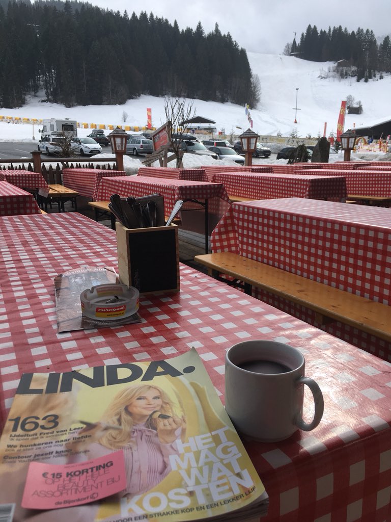 Met de <a href="/LINDAnieuws/">LINDA.</a> aan de #gluhwein wachten op het klasje