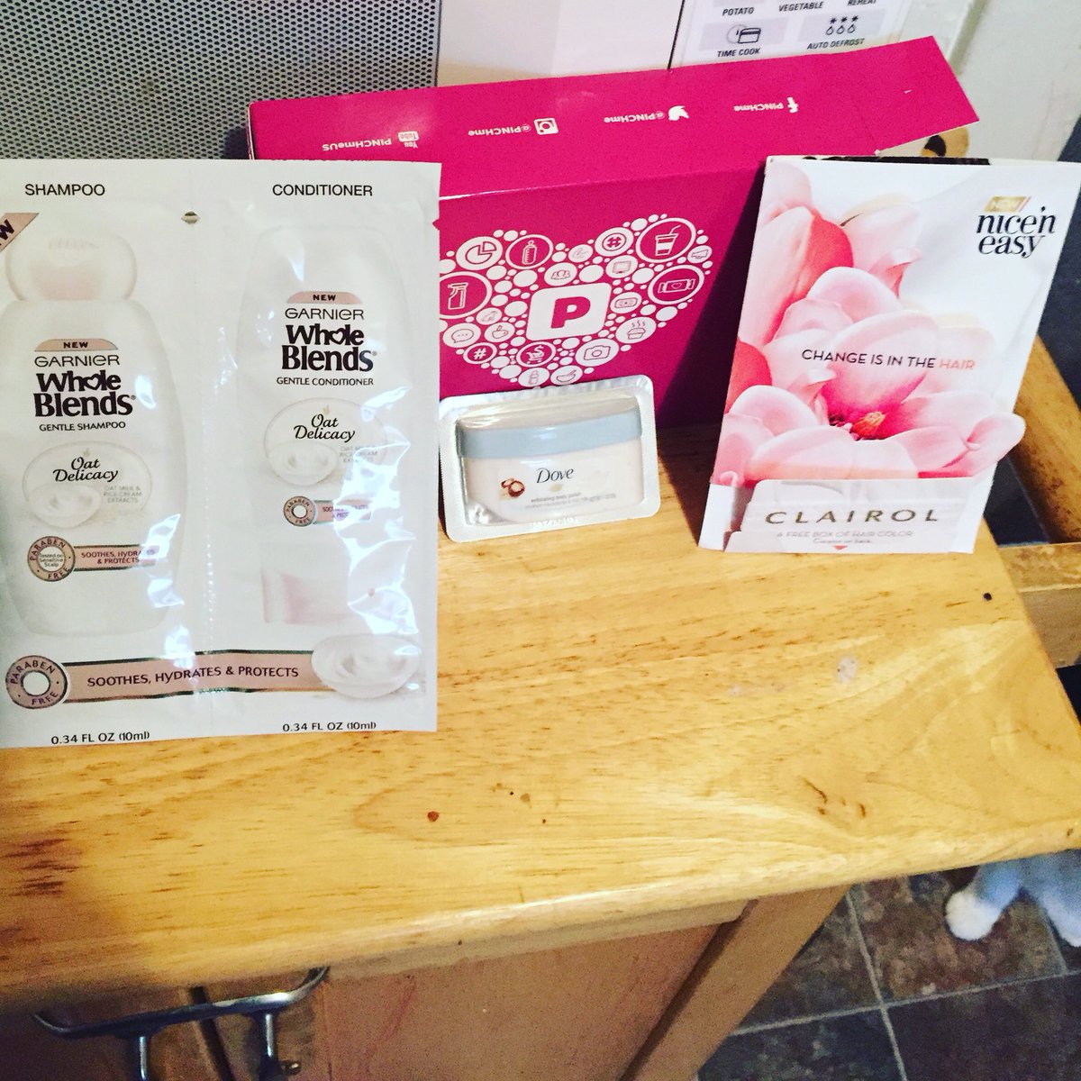 brittan74456317's tweet image. My January pinch me box #gotitfree #HappyPincher #freesamplesbymail