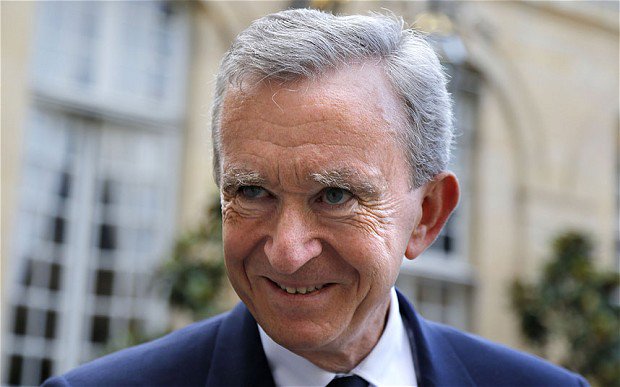 Poulin2012's tweet photo. 🆕 ALERTE RUISSELLEMENT : "En un an, la fortune de Bernard Arnault a progressé en valeur de plus de 30 milliards de dollars. Ce bond de 30 milliards en un an représente en fait un gain de 3,5 millions de dollars toutes les heures (de jour comme de nuit) durant un an." https://t.co/AGM2cxvaFC