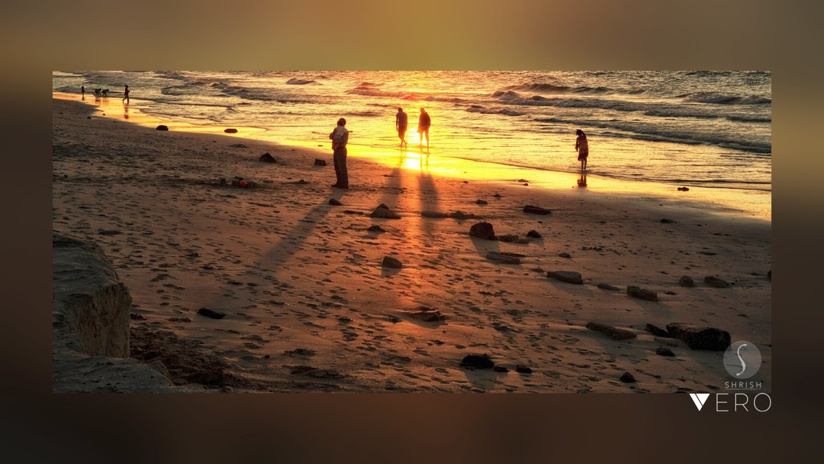 mini__kothari's tweet photo. Into the sun... #sunset #sunset_addict #nature #naturephotogallery #photo #photography #photography101 #landscape #landscape_addicts #silhouette #people #people_and_world #family #photography4life #beach #beach_addict #beach_addiction #d… @VeroTrueSocial https://t.co/bTjD8JpeRQ