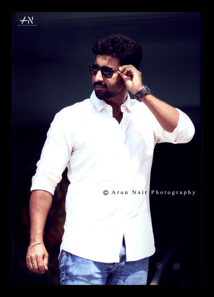 kollywoodvoice's tweet photo. Actor #Mahendran 's latest super stylish photoshoot images
#MahendranNewLook #RangaRaatinam #NammaOorukuEnnaDhanAachu #NOEDA @Actor_Mahendran @urkumaresanpro @cinemaparvaicom https://t.co/FlwNYBJJPj