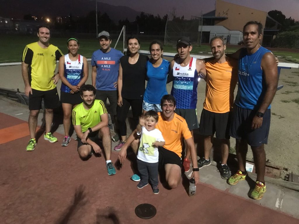 BucleTraining's tweet photo. Estamos tan centrados en @maratonsantiago y @patagoniaRun que ni el #superlunes nos paró #LosLunesSeEntrena #SomosBucle #Bucle+ #BucleRunning #BucleTrail #BucleTri #BmobileChile https://t.co/NTbvWbON8q