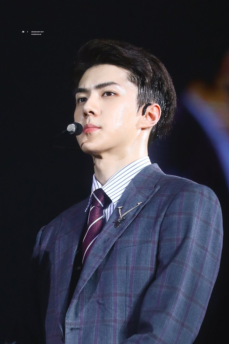 iridescent_boy's tweet photo. Gentleman 🎩

https://t.co/xuq3d5Gd2t
https://t.co/SEpeNBHsPc
https://t.co/8a5Ampgcxz

#iHeartAwards #BestFanArmy #EXOL @weareoneEXO https://t.co/A2r52gLll7