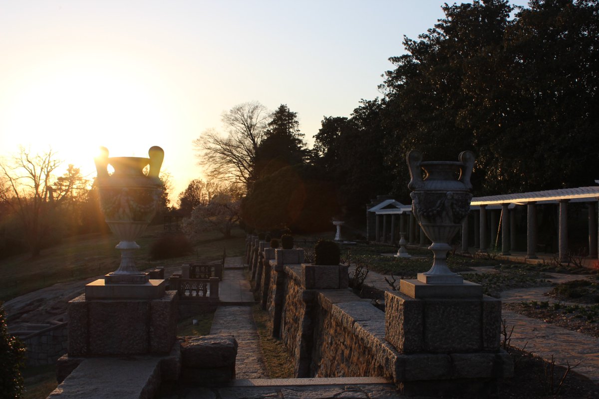 Maymont's tweet photo. Take in the fresh spring blooms as they're bathed in the warm evening light during this week's Sunset Walk Through the Gardens on Thursday. https://t.co/Iz4c7xJWx5 #maymont #rva #springinrva https://t.co/JKhe4LMbtd