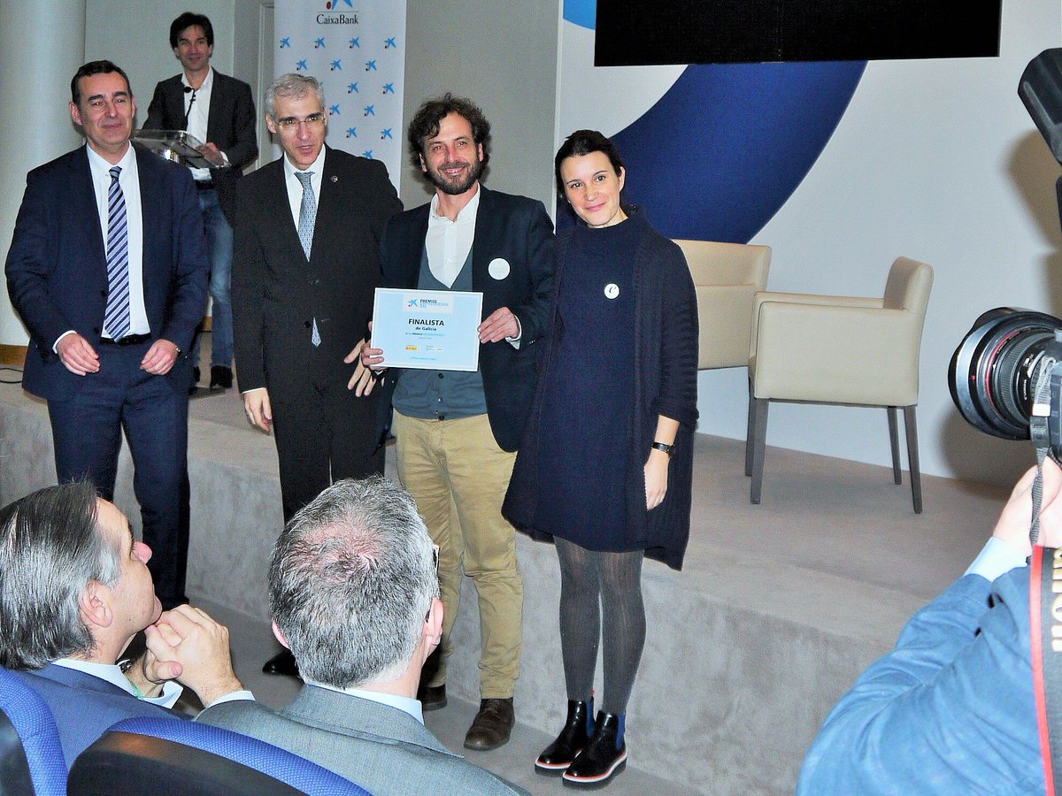 circulogalicia's tweet photo. Ganador XI Premio @Emprendedor_XXI Galicia: Qubiotech Health Intelligence acaba de recibirlo del conselleiro Economía y responsables @caixabank y @enisa.
H2 Hidroponics, 1º finalista, y Netun Solutions @help_flash 2º.
Enhorabuena  también a @Imagames_y @LabTaste por llegar final! https://t.co/XI7Butn6OG
