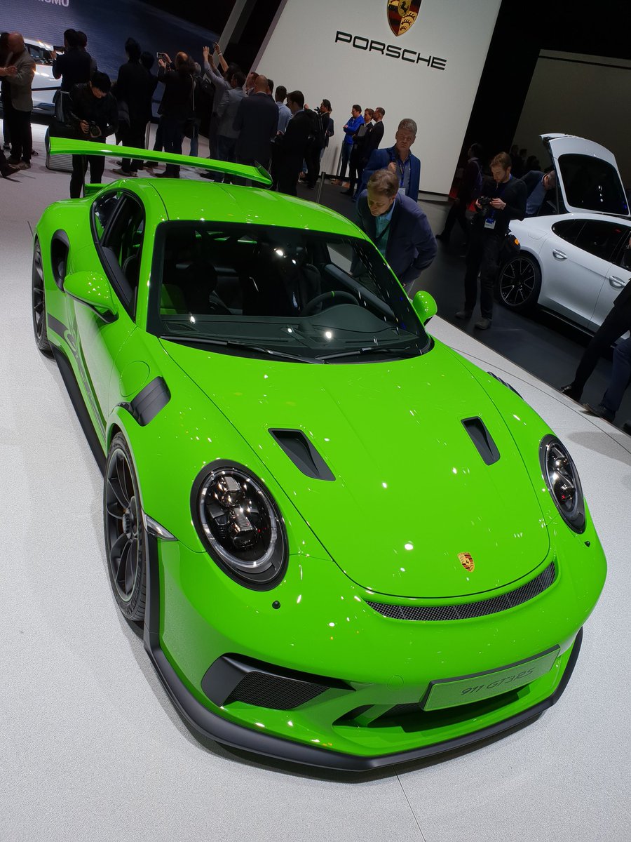 WallacePJW's tweet photo. Thoughts? I'm loving this😍 @PorscheGB @PorscheRetail https://t.co/qPIG1bEW7b