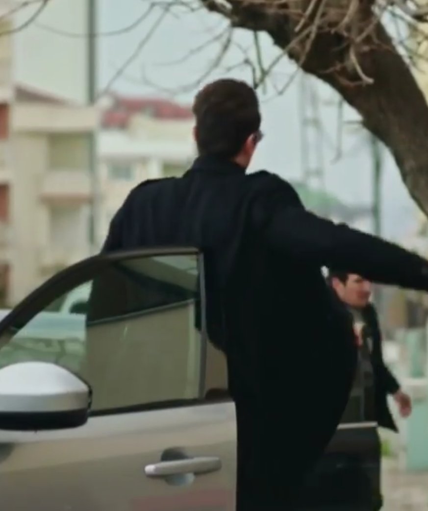 DestinaDeniz123's tweet photo. Kapı kapatmalarının hastasıyız #FerhatAslan 
Şıkkkk 😉
#AsFer #SiyahBeyazAşk 
#BirceAkalay #İbrahimÇelikkol https://t.co/Iuwwhfj31j