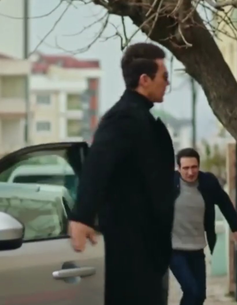 DestinaDeniz123's tweet photo. Kapı kapatmalarının hastasıyız #FerhatAslan 
Şıkkkk 😉
#AsFer #SiyahBeyazAşk 
#BirceAkalay #İbrahimÇelikkol https://t.co/Iuwwhfj31j