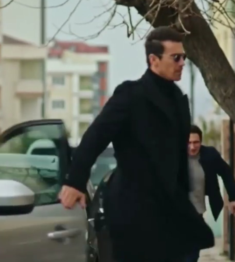 DestinaDeniz123's tweet photo. Kapı kapatmalarının hastasıyız #FerhatAslan 
Şıkkkk 😉
#AsFer #SiyahBeyazAşk 
#BirceAkalay #İbrahimÇelikkol https://t.co/Iuwwhfj31j